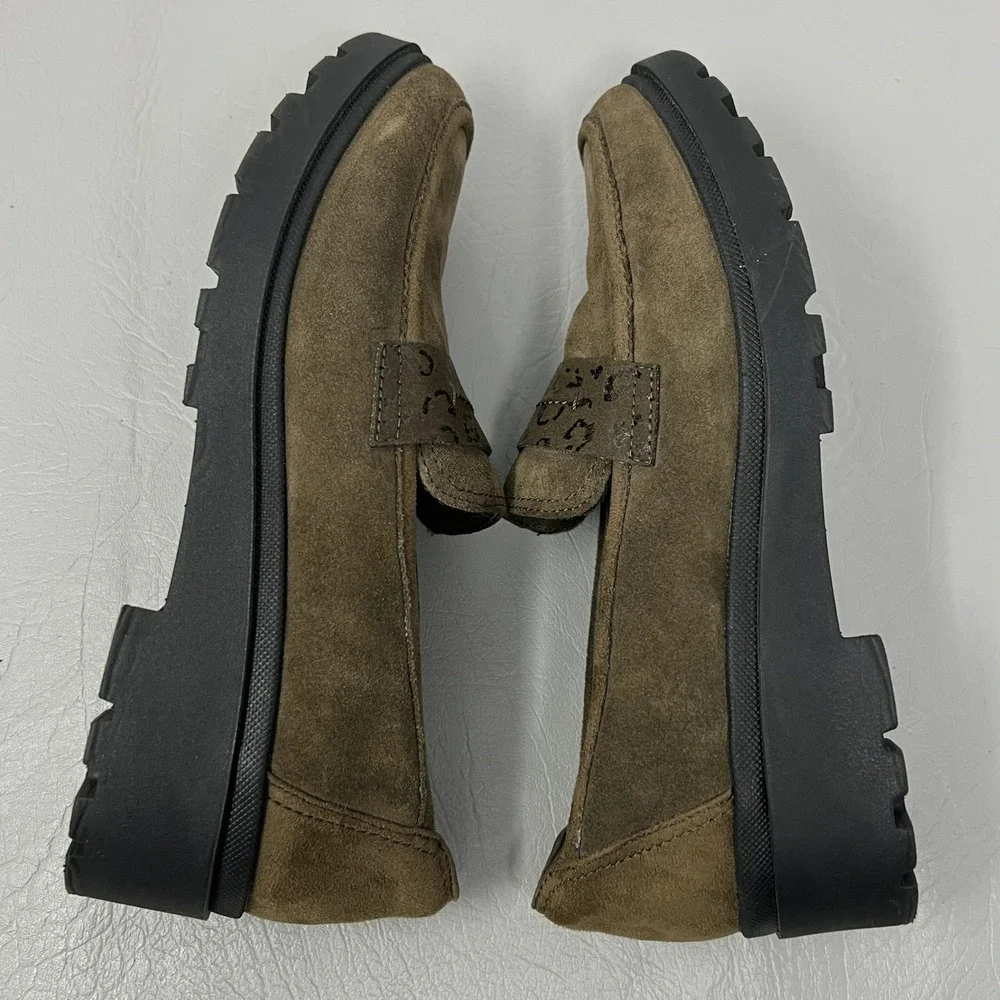 Clarks Collection Womens Calla Ease Loafer 8.5 Taupe Suede‎ Comfort Lug Sole